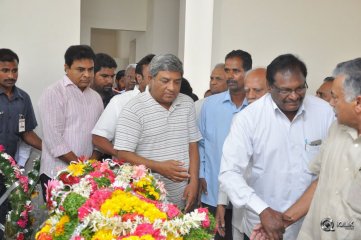 Celebs Pay Condolences to C Narayana Reddy